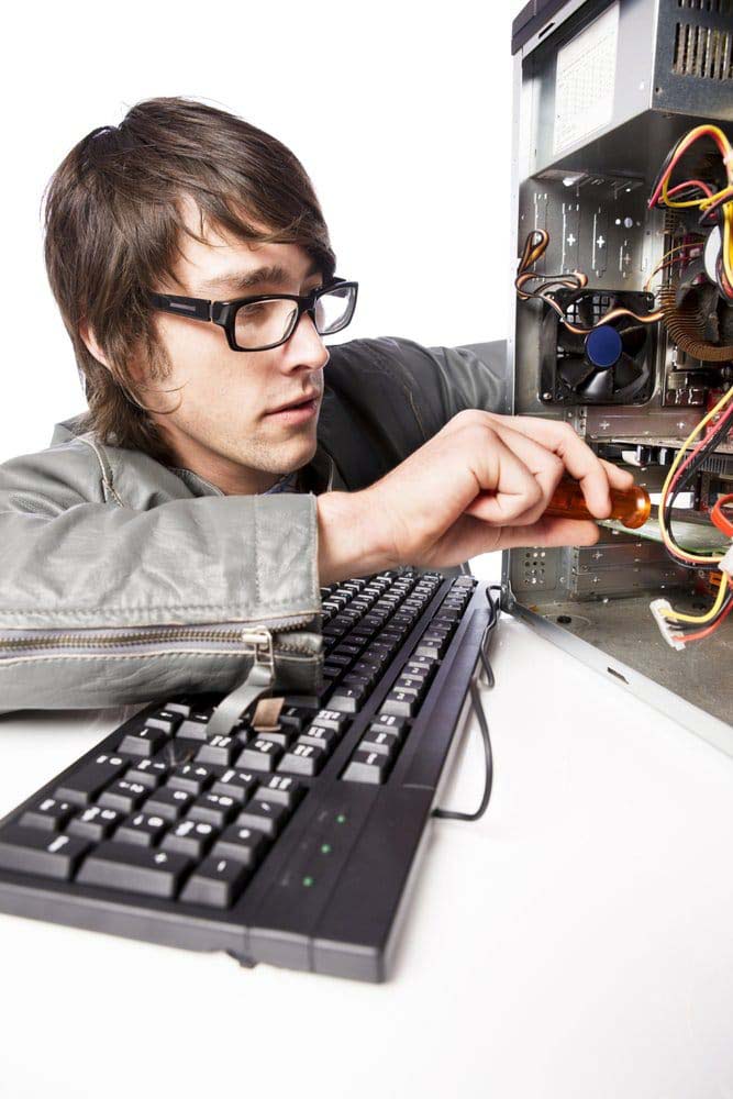 Мастер по ремонту компьютеров в Павловске